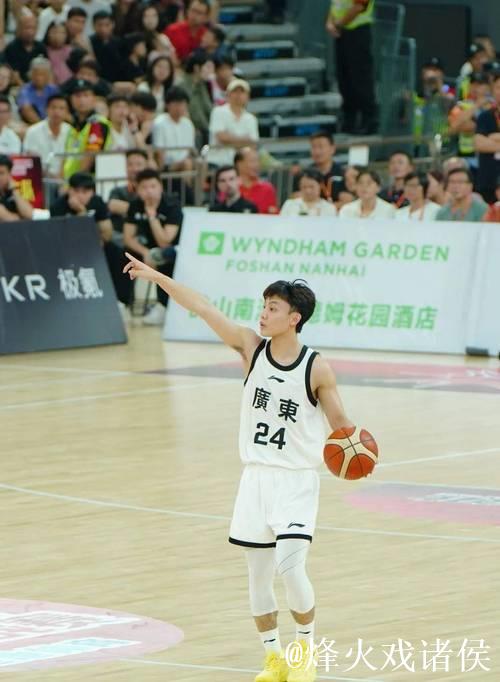 全运会男篮：徐杰18+7 广东大胜浙江夺得冠军